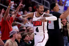 关于勇士NBA战胜休斯敦火箭库里外线连中的信息